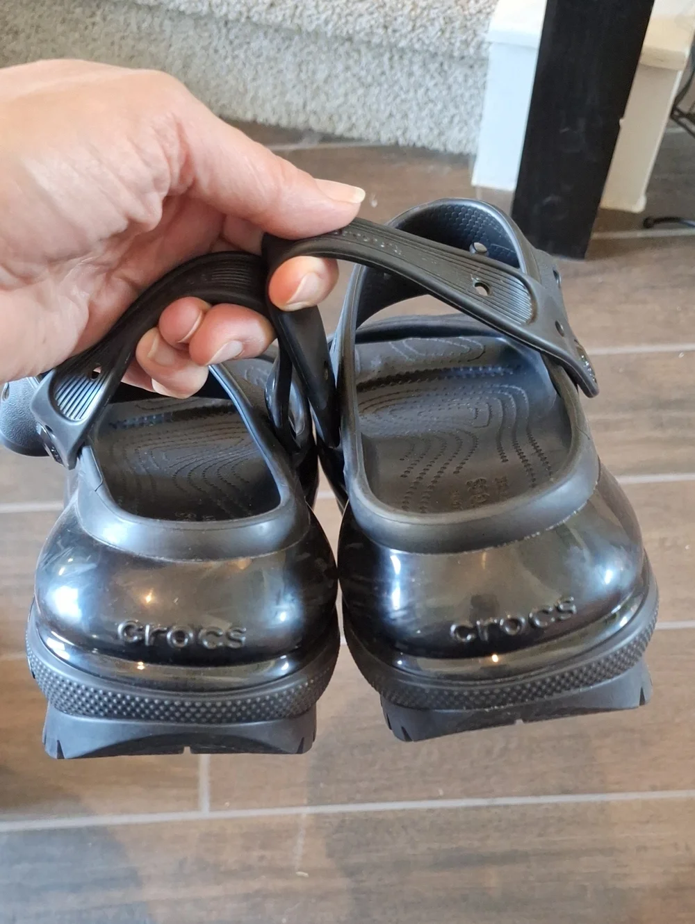 Crocs Mega Crush Platform Sandals Black Mens 7 / Womens 9